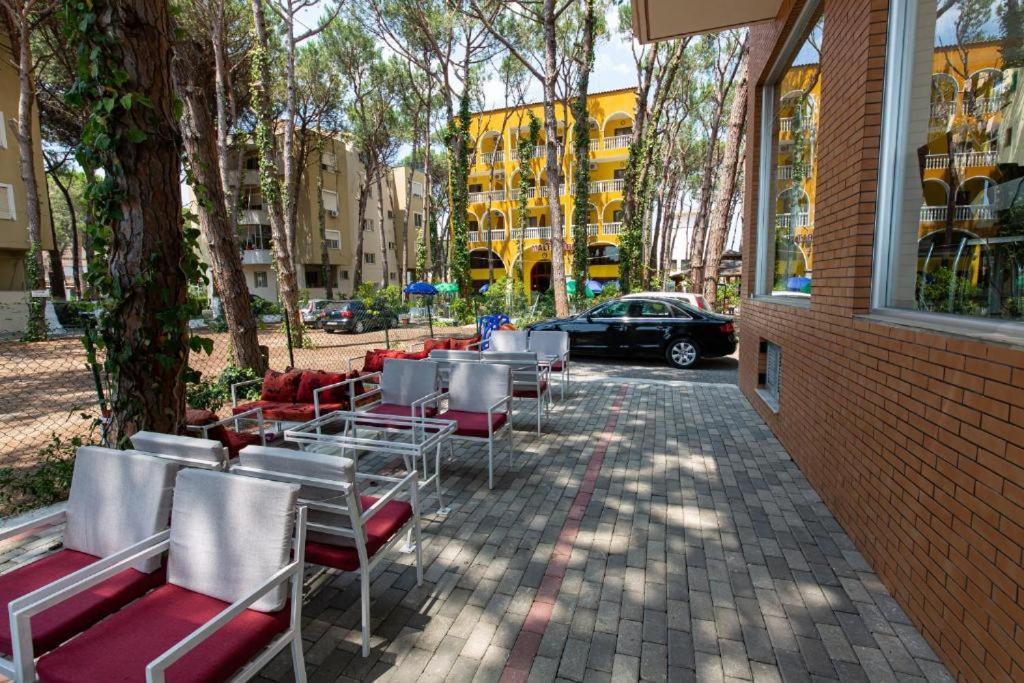 Intea Hotel Голем Екстериор снимка