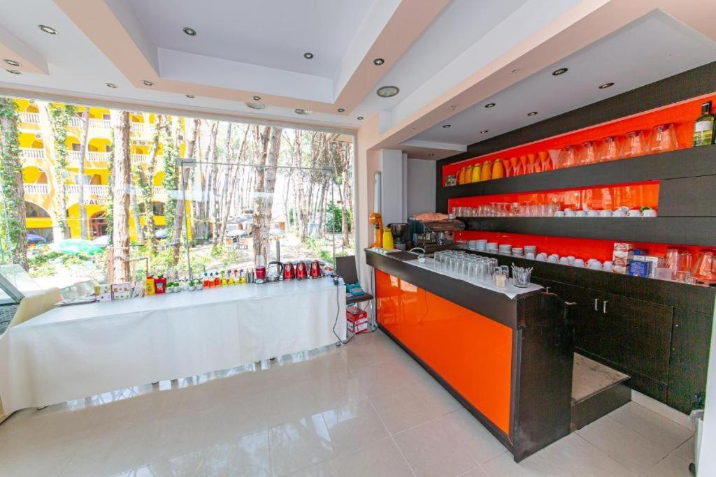 Intea Hotel Голем Екстериор снимка